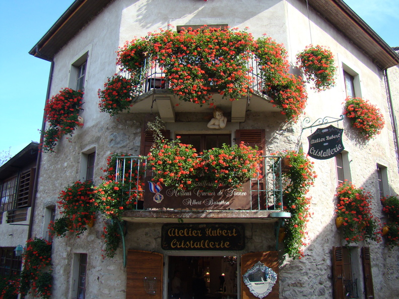 2008 10-Yvoire France Store Front.jpg